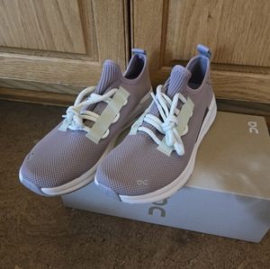 On Cloudeasy Sneaker in Heron Aloe Size 9